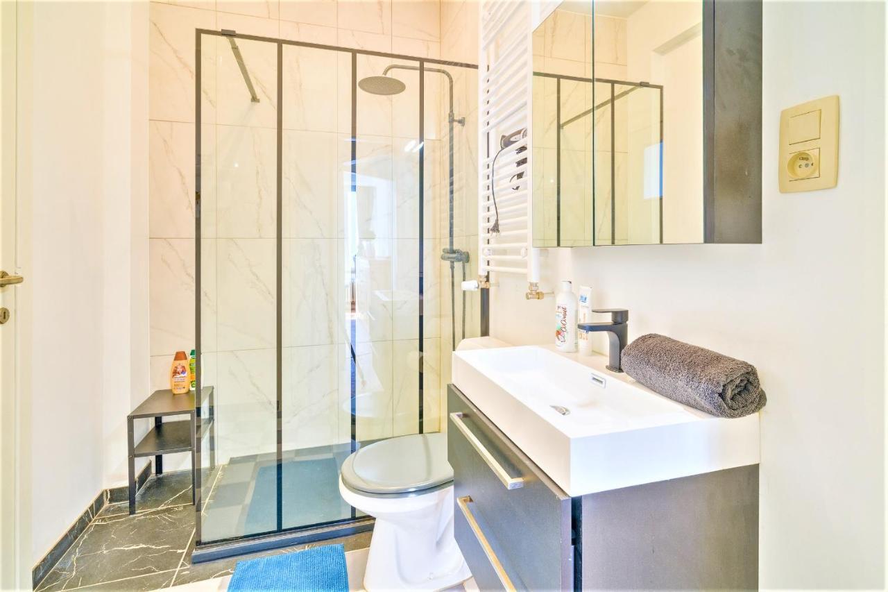 The Lily Lodge In The Heart Of Antwerpen Exteriör bild